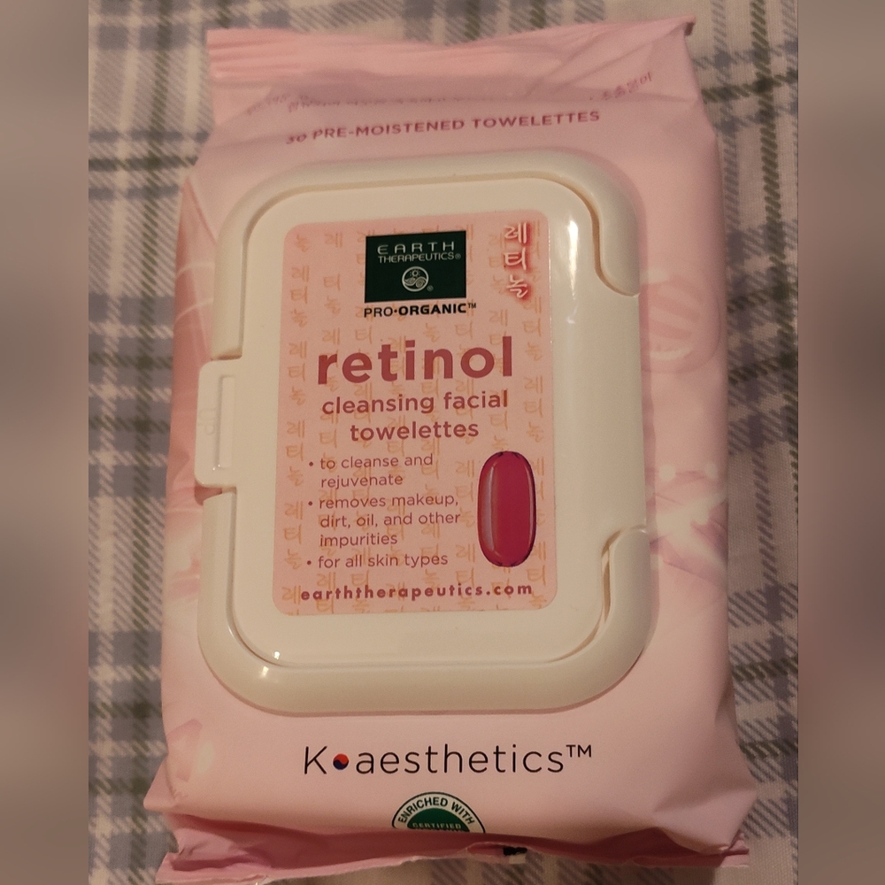 NEW! Earth Therapeutics Retinol Facial Cleansing Towelettes 30ct